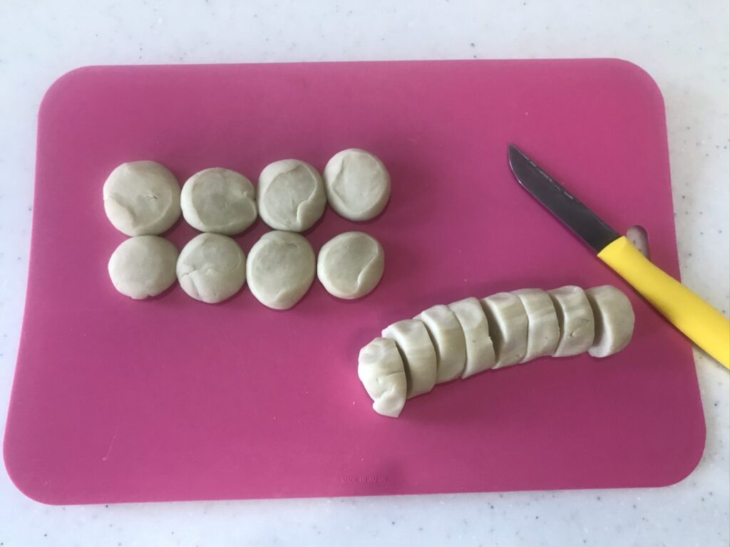 餃子の皮 切り出し分割作業