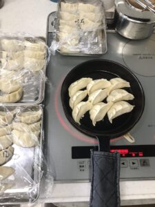 焼き餃子、３種の皮、同時焼き