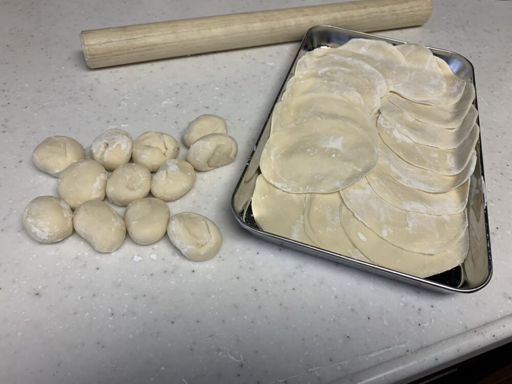 餃子の皮の作成中