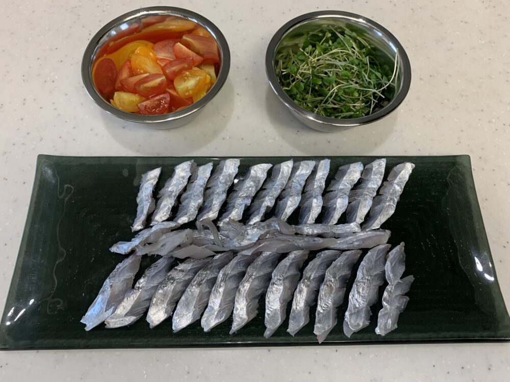 太刀魚のカルパッチョの盛り付け前